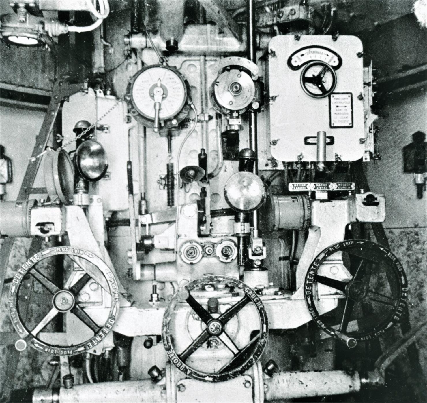 Ligne Maginot - HACKENBERG - A19 - (Ouvrage d'artillerie) - Bloc 10 - la tourelle de mortiers de 81 mm
Vue de l'étage inférieur; le poste de pointage
 - Inconnu