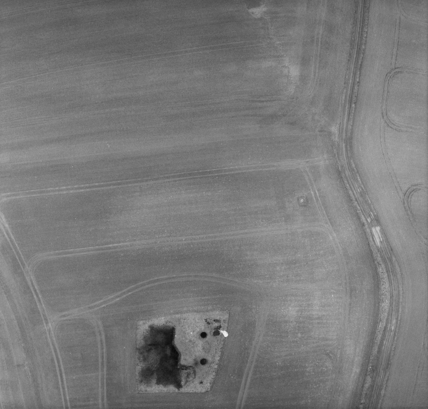 Ligne Maginot - NOUVEAU CRUSNES Est - C27 (Casemate d'infanterie - Simple) - Photo aérienne de l'observatoire en 1997 - Inconnu