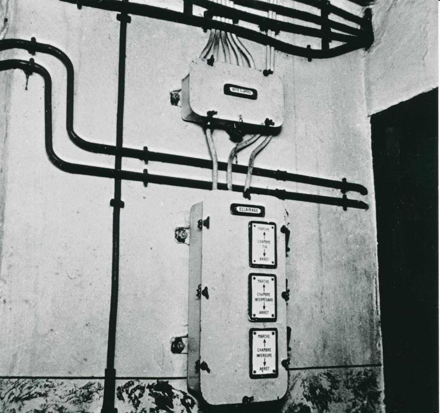 Ligne Maginot - HACKENBERG - A19 - (Ouvrage d'artillerie) - Tableau de commande de l’éclairage de la tourelle de mortier - Inconnu