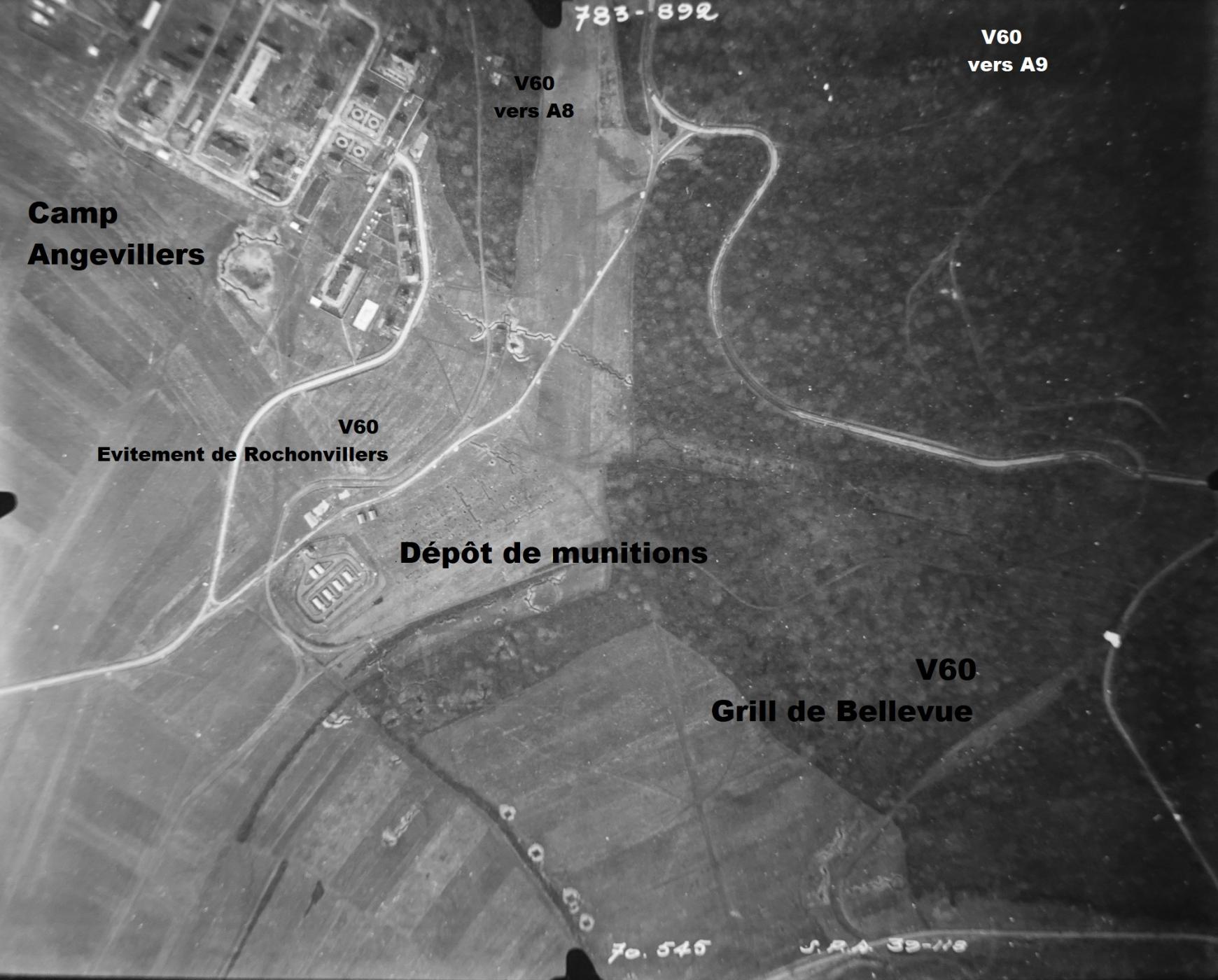 Ligne Maginot - ANGEVILLERS - (Dépôt de Munitions) - Vue aérienne du 11 mars 1940.
Sont bien visibles : le camp d'Angevillers, le dépôt de munitions et la voie de 60 qui serpente dans la forêt et se dirige vers les ouvrages A8 et A9 - Lt Gaubert (Armée de l'Air)