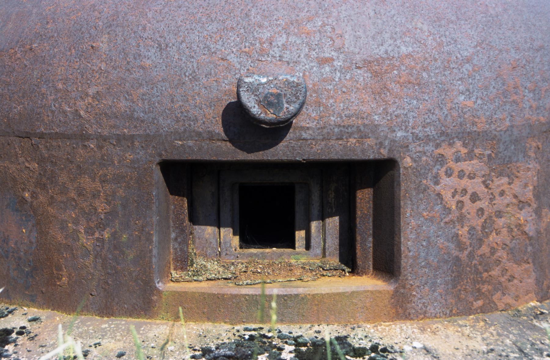 Ligne Maginot - ROCHONVILLERS - A8 - (Ouvrage d'artillerie) - Bloc 3
L'une des deux cloches GFM - Michel Teiten