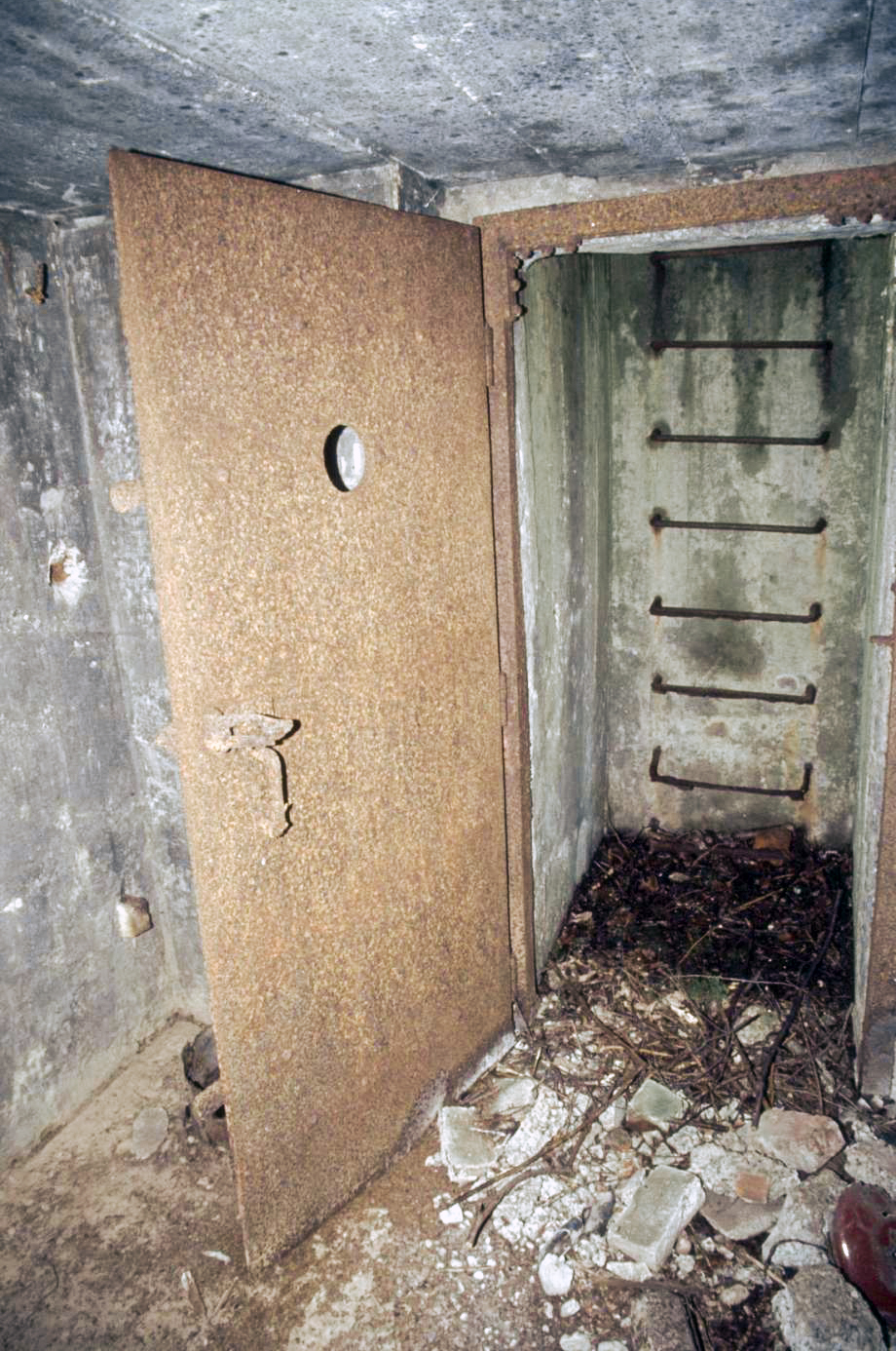 Ligne Maginot - NONNENWALD 1 - (Blockhaus pour arme infanterie) - L'entrée par échelle - ammagsdr