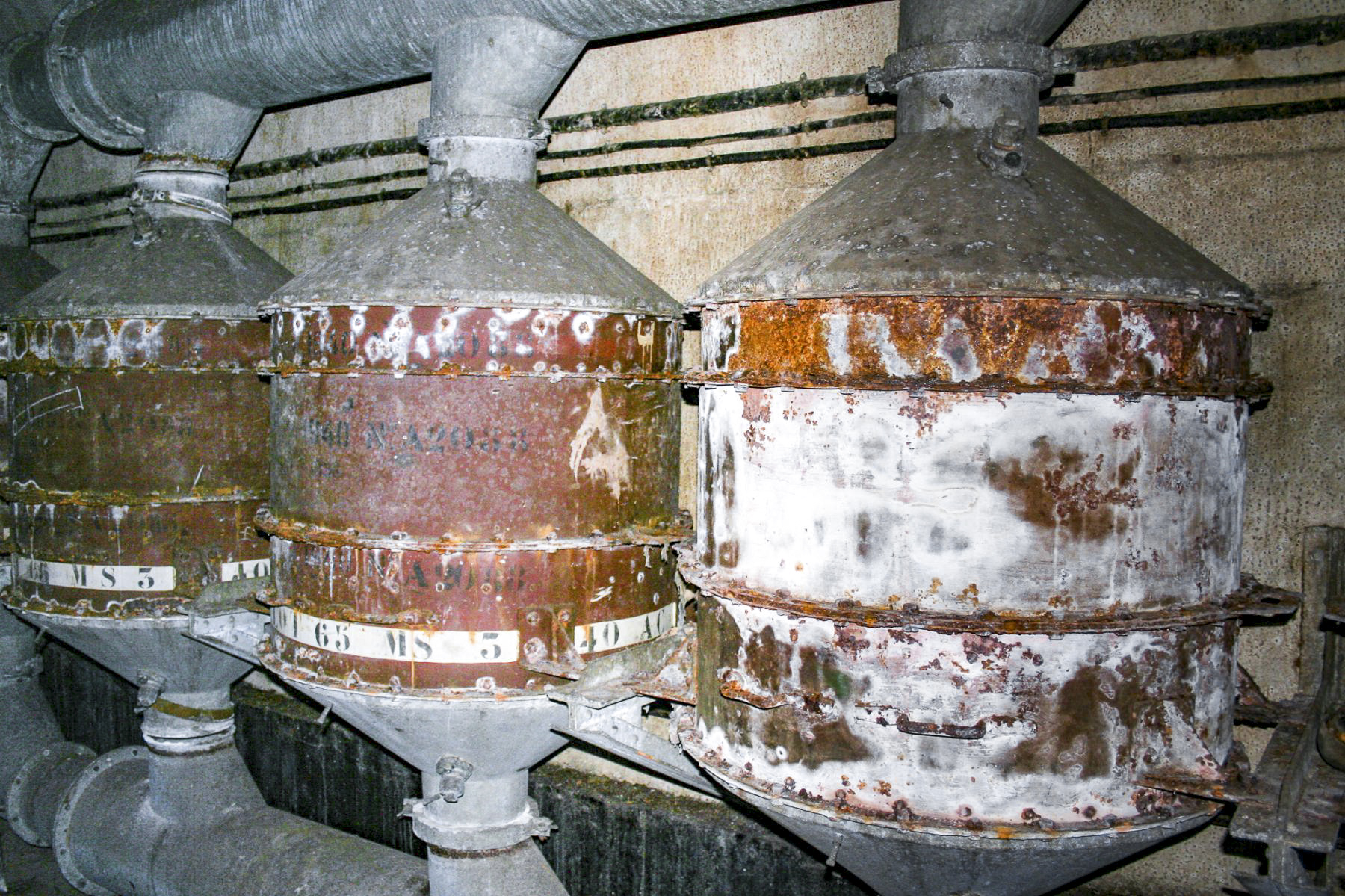 Ligne Maginot - MOLVANGE - A9 - (Ouvrage d'artillerie) - Entrée des hommes
Salle des filtres au pied du bloc - Michel Teiten