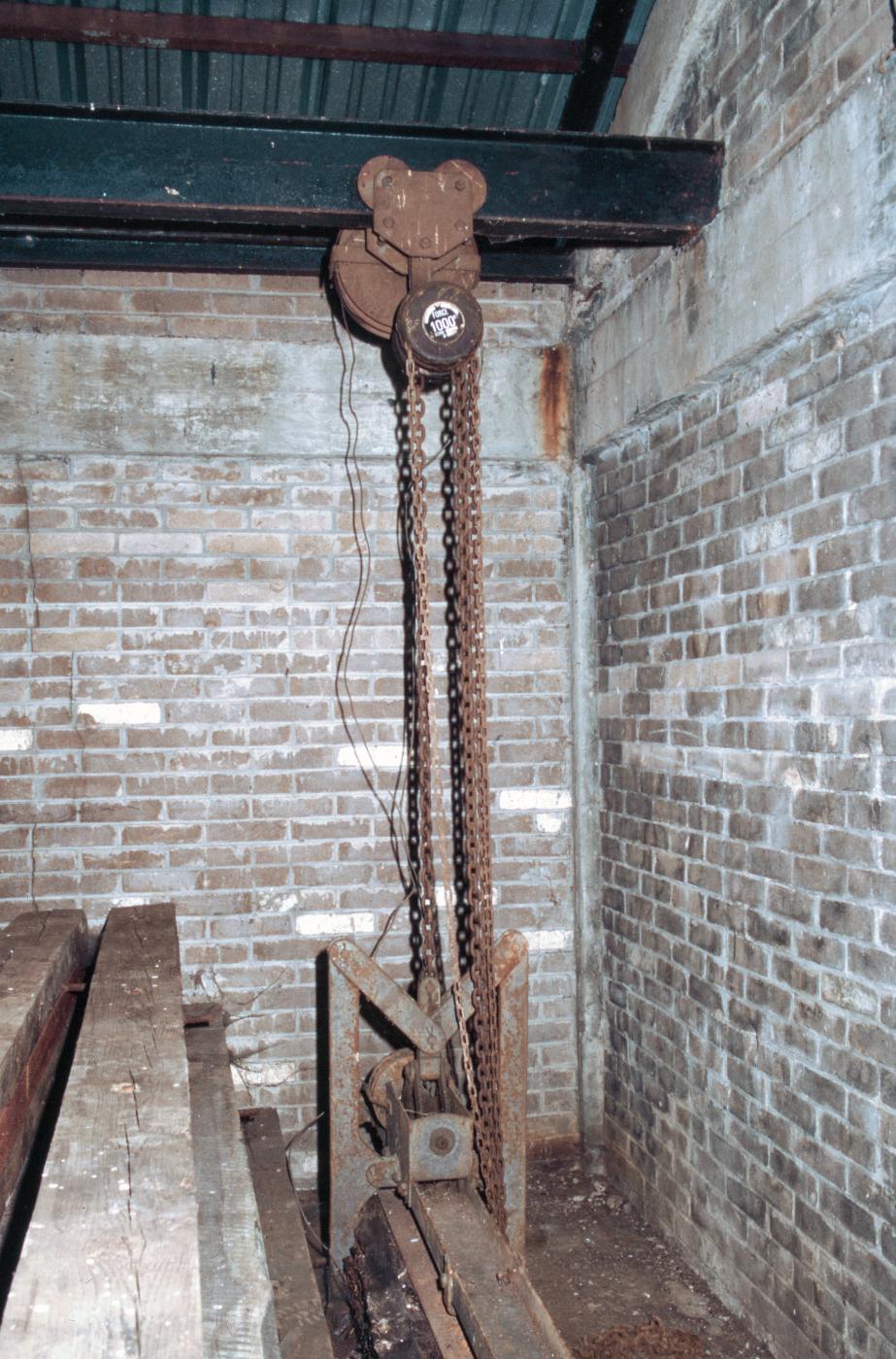 Ligne Maginot - RESERVOIR DE HOSTE-BAS - (Inondation défensive) - Le treuil pour le manœuvre des poutres - MANSUY Michel