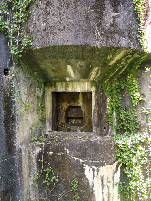 Ligne Maginot - BILLIG - A18 - (Ouvrage d'artillerie) - Bloc 4
Un des deux créneaux pour canon de 75 R 32.
