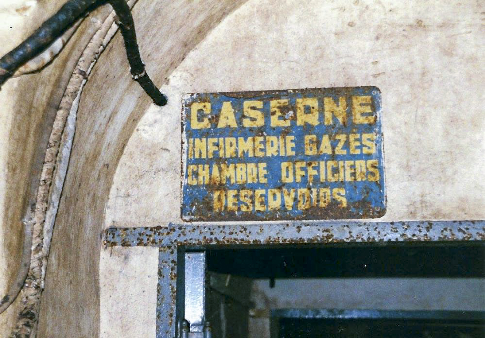 Ligne Maginot - BILLIG - A18 - (Ouvrage d'artillerie) - Caserne
L'un des panneaux signalétiques