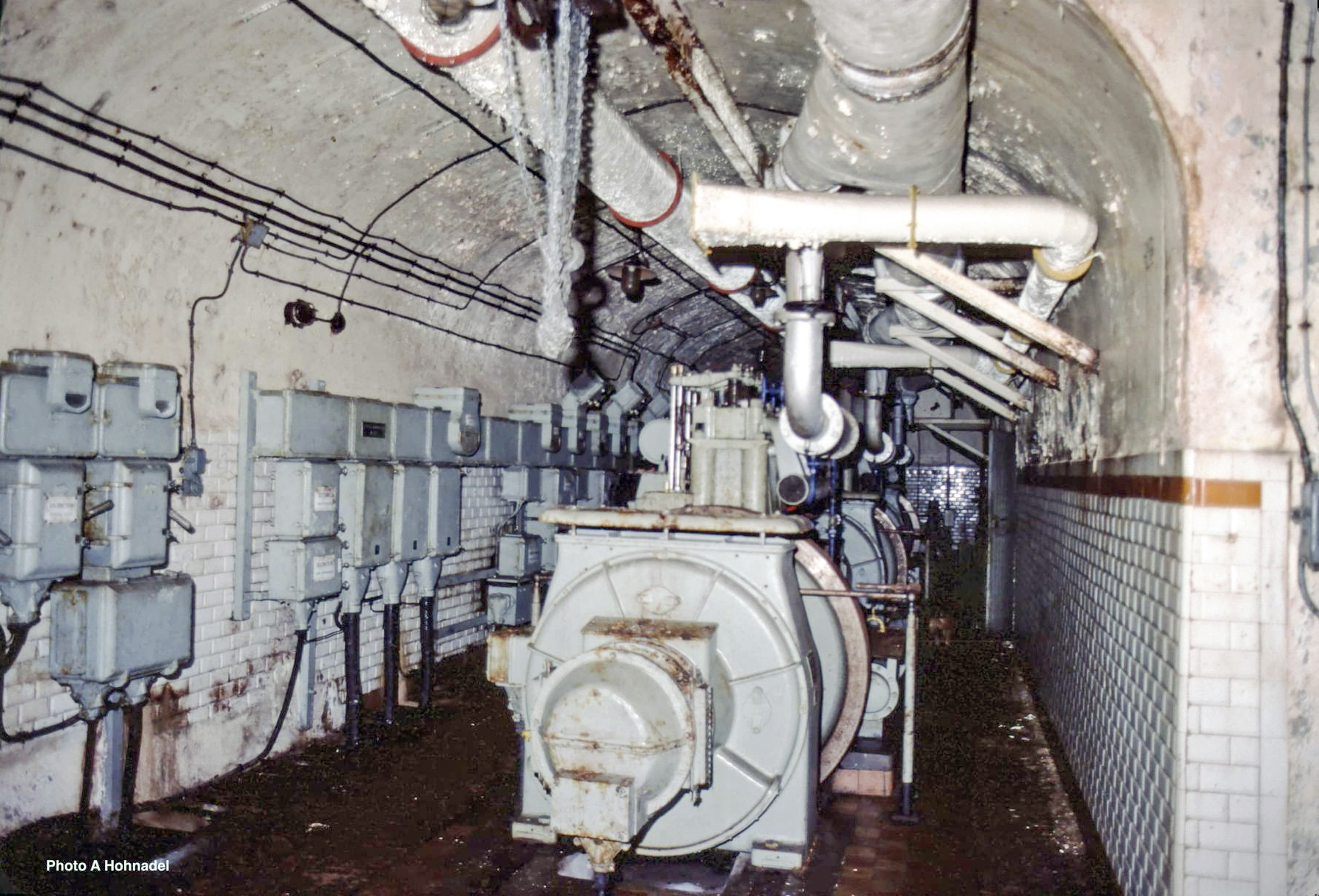 Ligne Maginot - BILLIG - A18 - (Ouvrage d'artillerie) - L'usine electrique en 1983
Moteurs SGCM - Alain Hohnadel