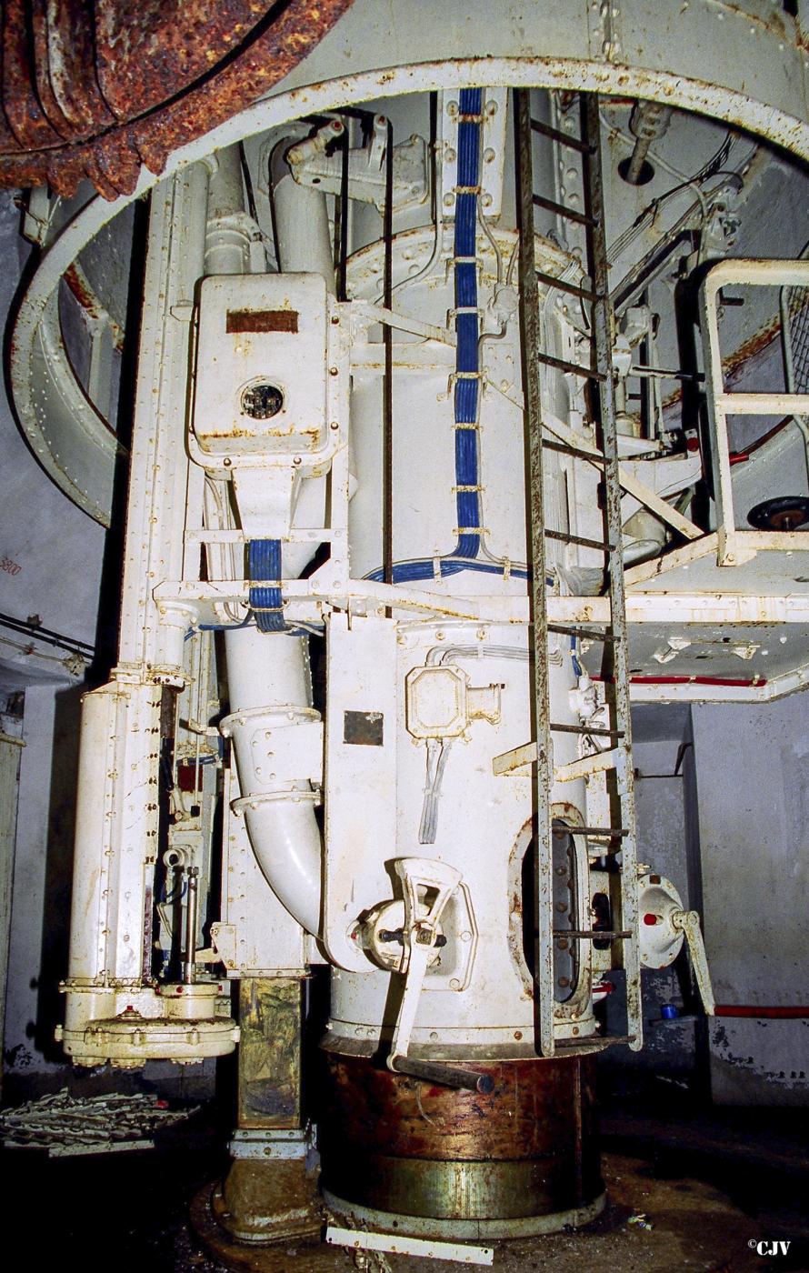 Ligne Maginot - BILLIG - A18 - (Ouvrage d'artillerie) - Bloc 4
Tourelle de 75 R 32
Étage intermédiaire de la tourelle.