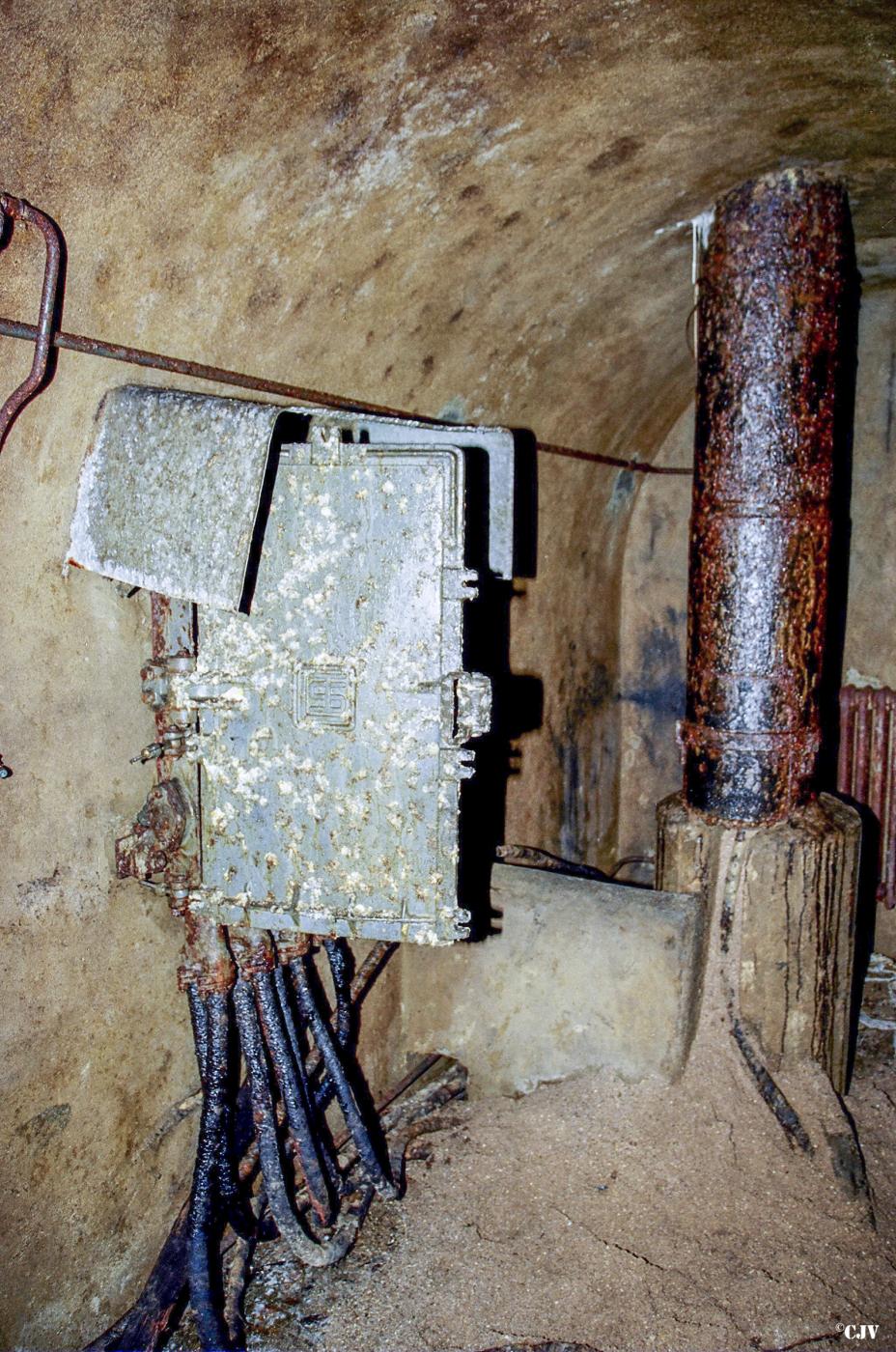 Ligne Maginot - BILLIG - A18 - (Ouvrage d'artillerie) - Entrée des cables - Lia VERMEULEN