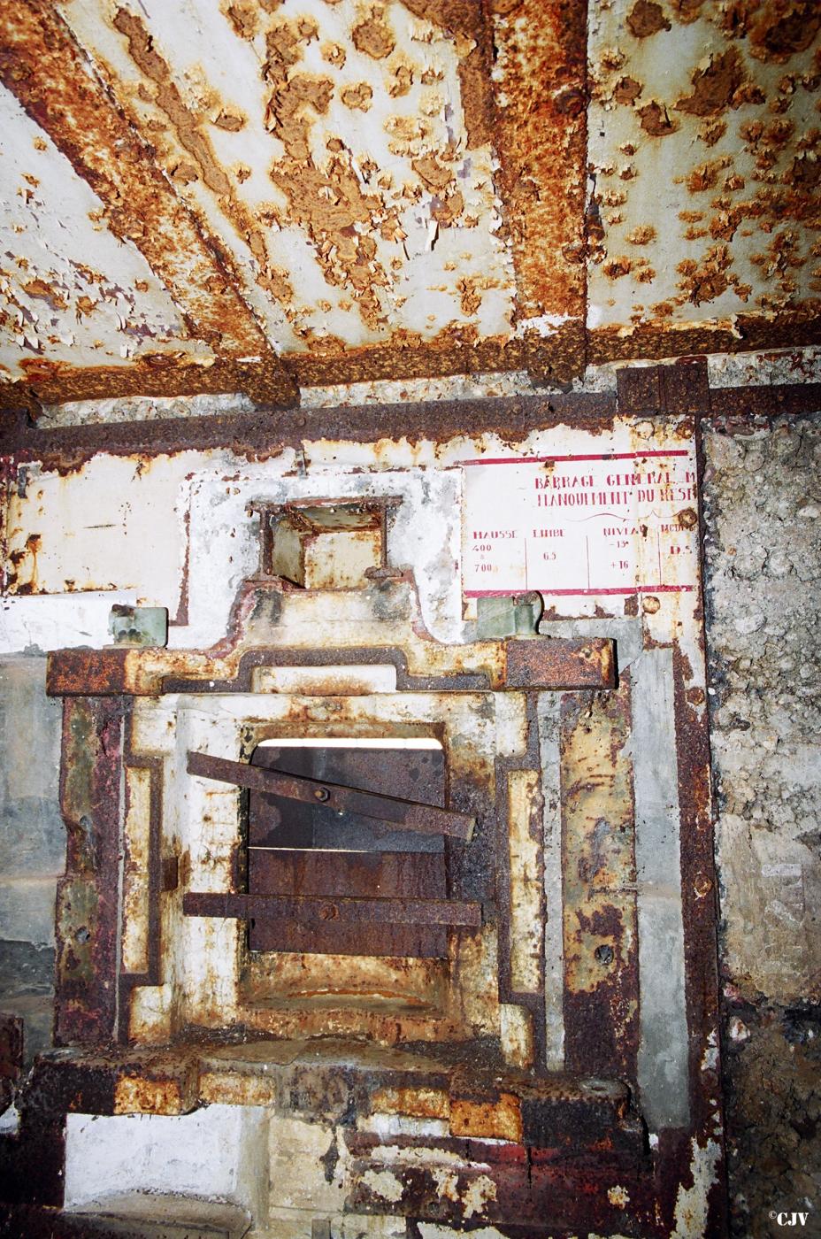 Ligne Maginot - FERME CHAPPY - A1 - (Ouvrage d'infanterie) - Bloc 1
Chambre de tir Ouest - Lia VERMEULEN