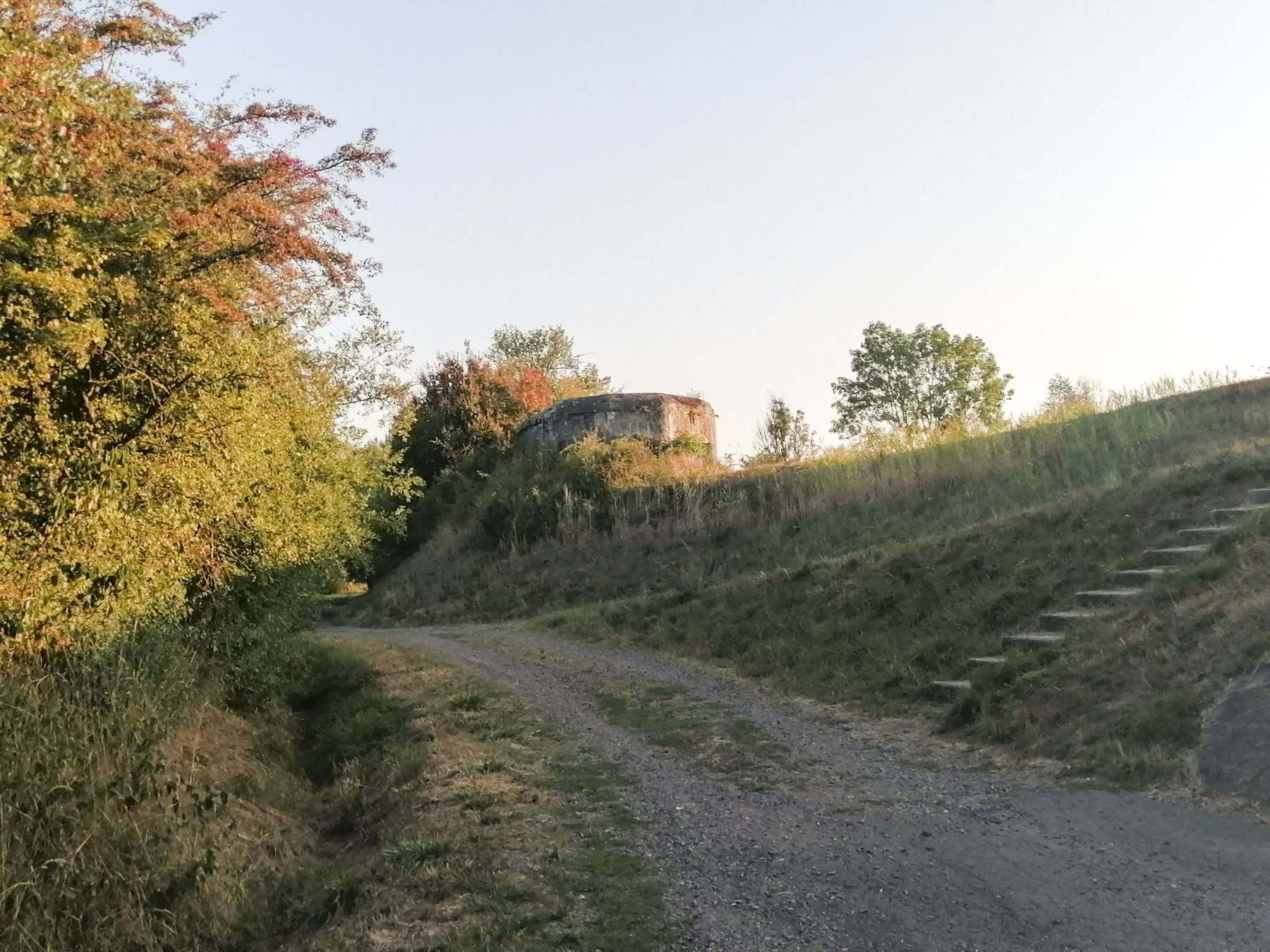 Ligne Maginot - SARRALBE BARRAGE NORD - (Blockhaus pour arme infanterie) - Vue du blockhaus au pied du bief - DISS D