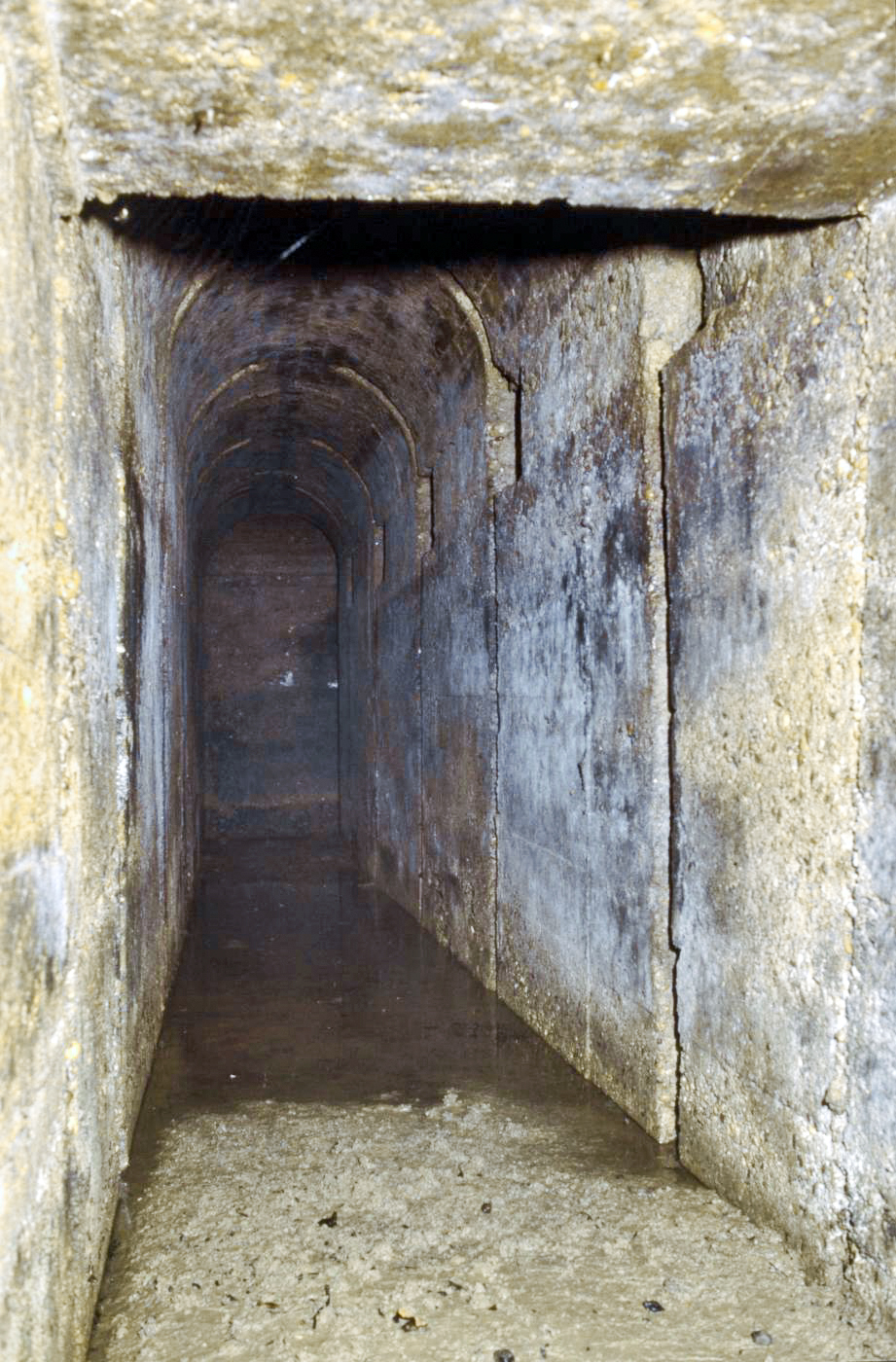 Ligne Maginot - VF60 - ANTENNE DE L'OUVRAGE DU KOBENBUSCH - (RESEAU - Voie 60 - Antenne ou rocade ferroviaire) - Pont de la Croix Hépich
Le fourneau de mine du DMP (Dispositif de Mine Permanent) prévu pour la destruction du pont - Michel Mansuy
