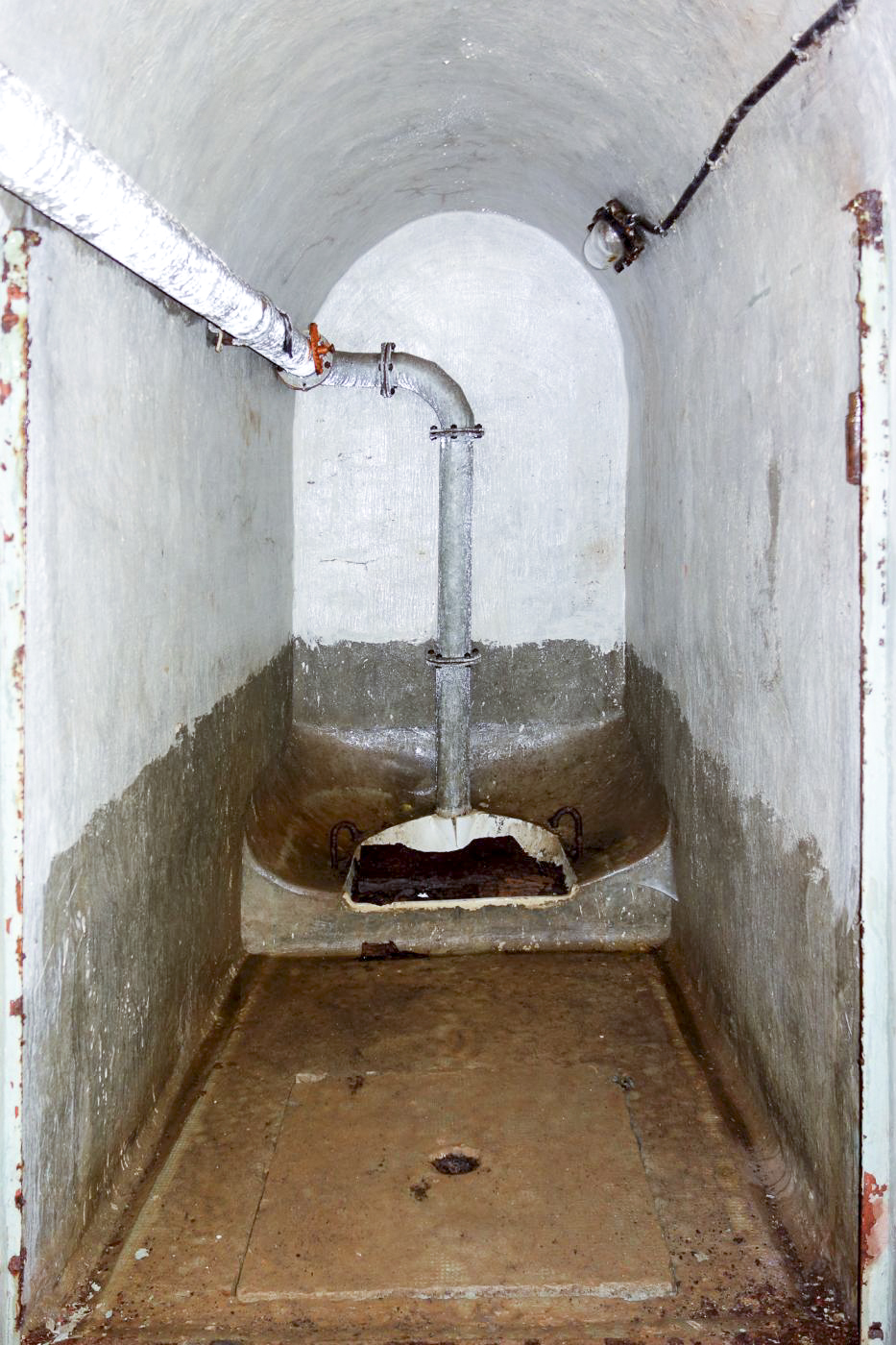 Ligne Maginot - PAS DU ROC - (Ouvrage d'artillerie) - Bloc 3
Latrines à côté de la chambre pour 6 hommes - Michel Teiten