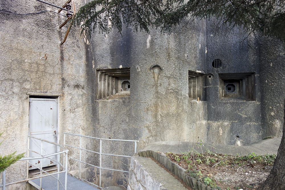 Ligne Maginot - SAINTE AGNES (SAG) - EO9 - (Ouvrage d'artillerie) - Bloc 1
Créneaux de défense rapprochée et entrée des hommes - Michel Teiten