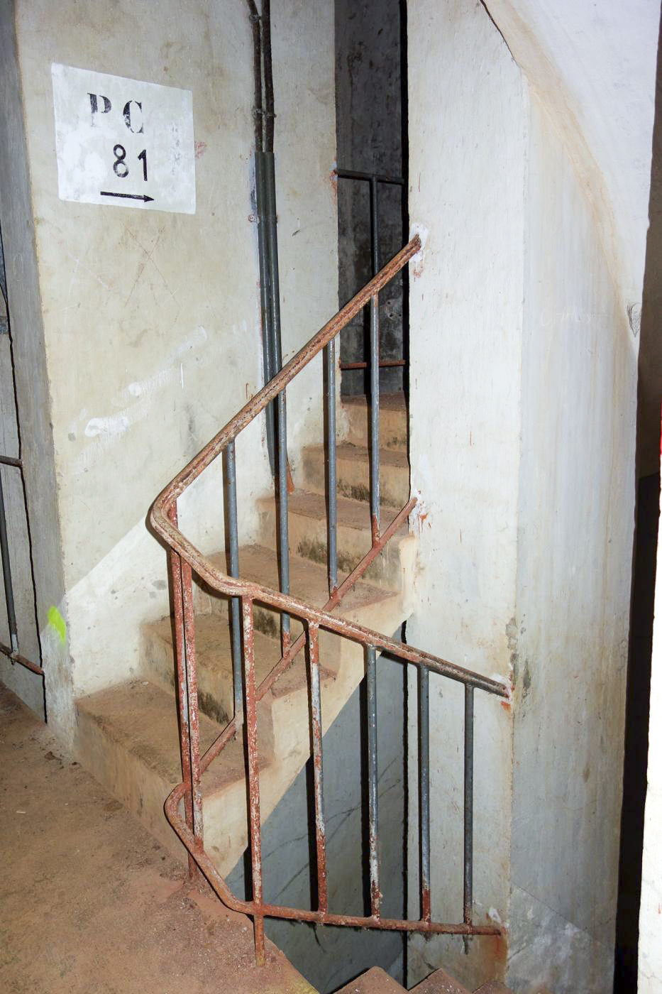 Ligne Maginot - LAVOIR - (Ouvrage d'artillerie) - Bloc 5
Etage inférieur
Vers le PC des 81 - Michel Teiten