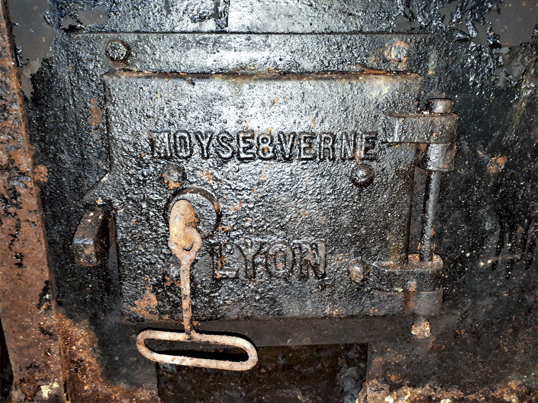 Ligne Maginot - LAVOIR - (Ouvrage d'artillerie) - La cuisine
Trappe de foyer du percolateur Moyse & verne