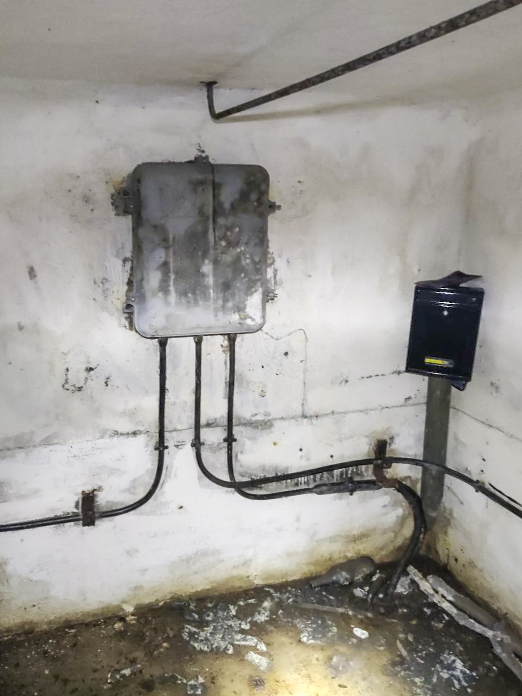 Ligne Maginot - 29T - (Chambre de coupure) - Vue sur un coffret restant, il est d'après-guerre. - rominoutche