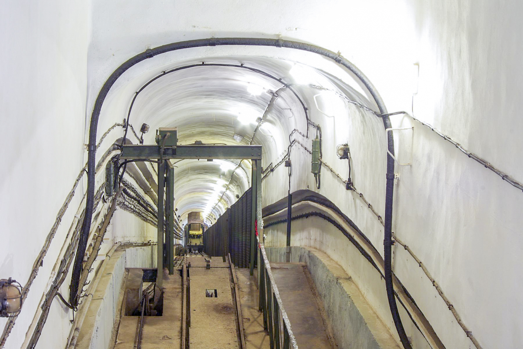 Ligne Maginot - FOUR A CHAUX - FAC - (Ouvrage d'artillerie) - Le plan incliné vu depuis la recette supérieure. - Frédéric Lisch