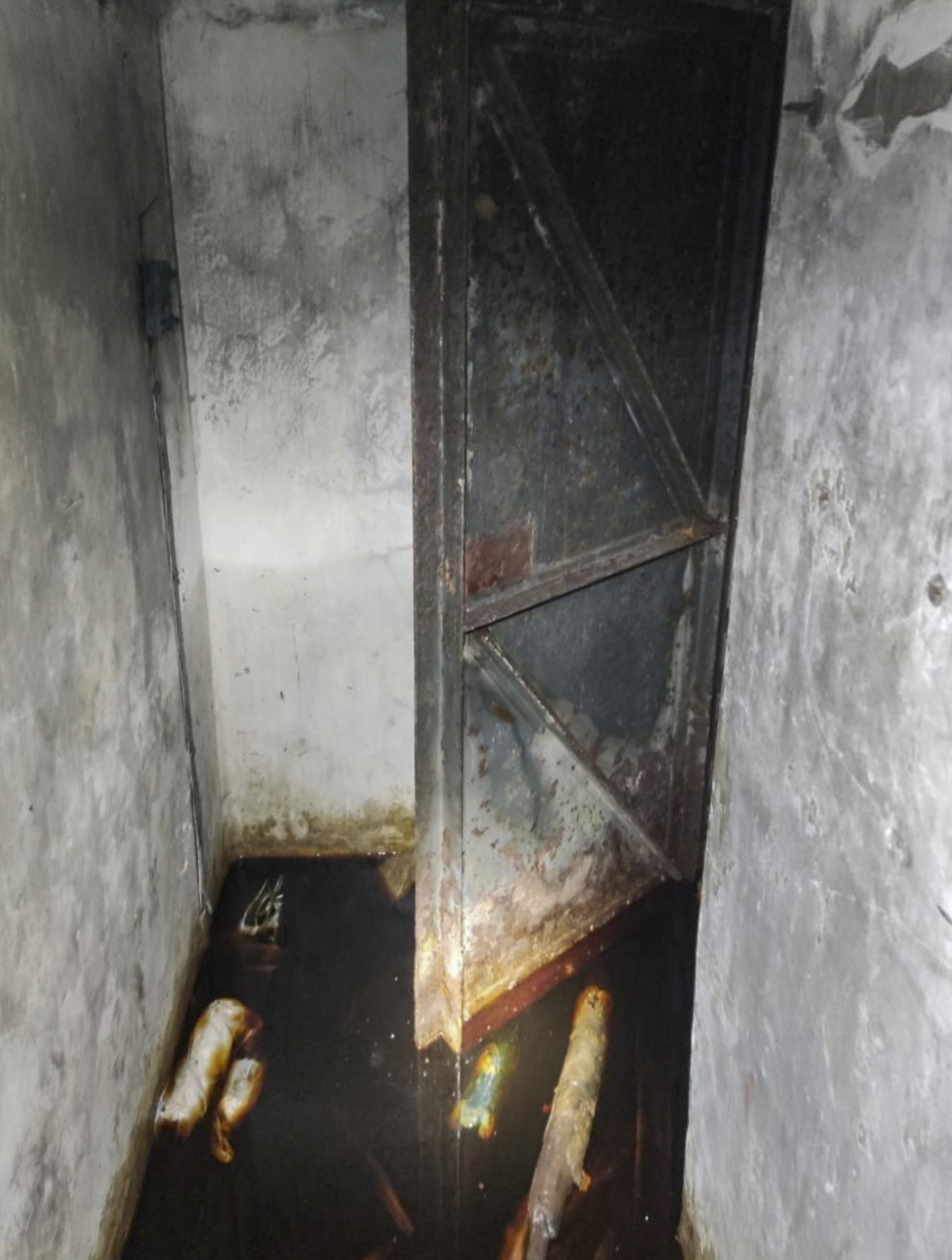 Ligne Maginot - 5T - (Chambre de coupure) - Sas d'entrée, légère montée en eau. - rominoutche