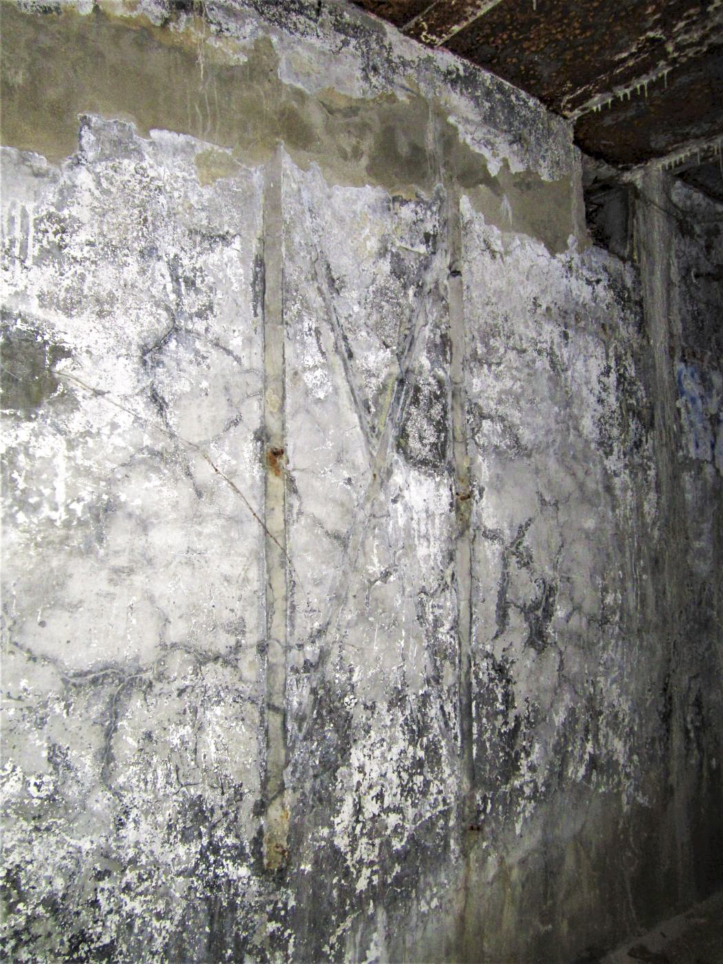 Ligne Maginot - 34/2 - CHALAMPE NORD OUEST - (Casemate d'infanterie - Double) - Chambre de repos nord. Emplacement d'un râtelier à fusils - Gregory Fuchs