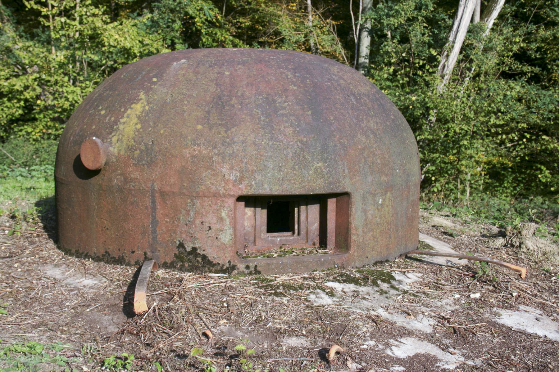 Ligne Maginot - KOBENBUSCH  - A13 - (Ouvrage d'artillerie) - Entrée des hommes
Cloche GFM - Michel Teiten