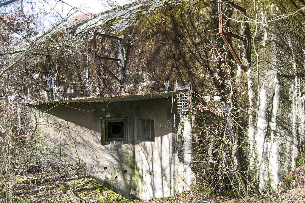 Ligne Maginot - KOBENBUSCH  - A13 - (Ouvrage d'artillerie) - Bloc 2
Façade du bloc et ses créneaux de tir - Michel Teiten