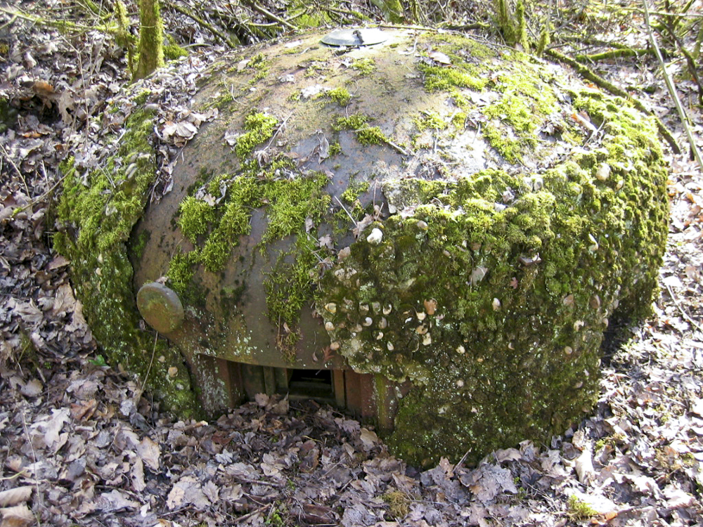 Ligne Maginot - KOBENBUSCH  - A13 - (Ouvrage d'artillerie) - Bloc 5
Cloche GFM - Noter le camouflage