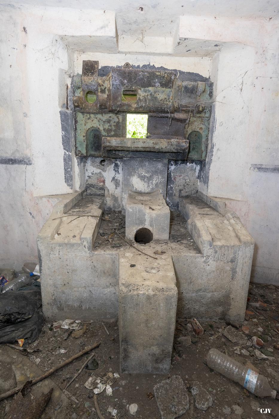 Ligne Maginot - B483 - CALVAIRE SAINT DRUON - (Blockhaus pour canon) -  - Lia VERMEULEN