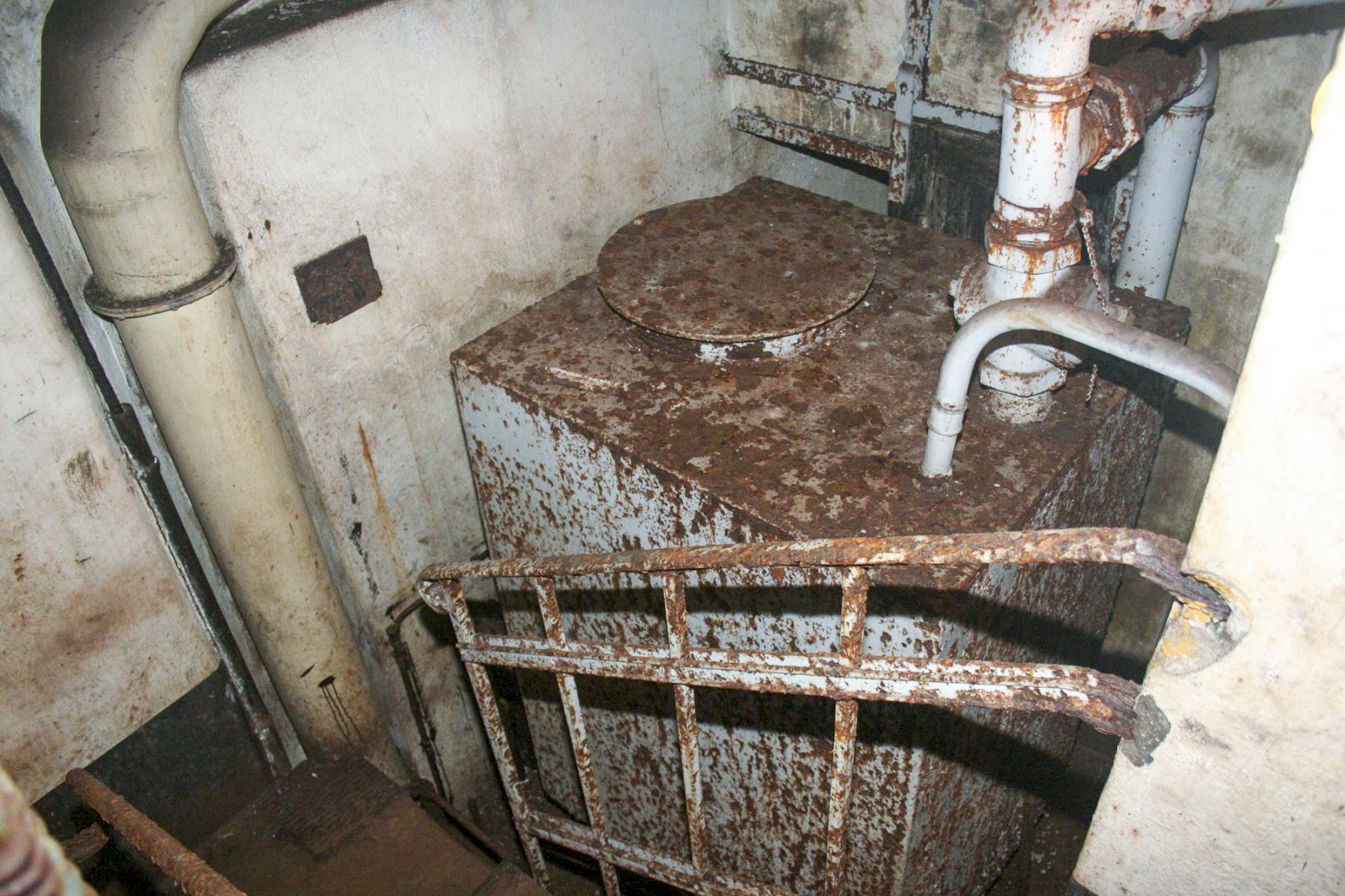 Ligne Maginot - GALGENBERG - A15 - (Ouvrage d'artillerie) - Bloc 3
Réservoir à l'étage - Michel Teiten