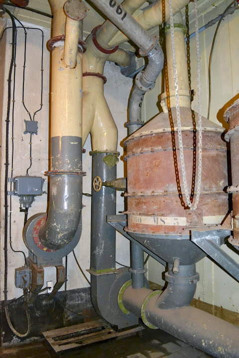 Ligne Maginot - GALGENBERG - A15 - (Ouvrage d'artillerie) - Entrée munitions
Les filtres 'air gazé' de l'entrée