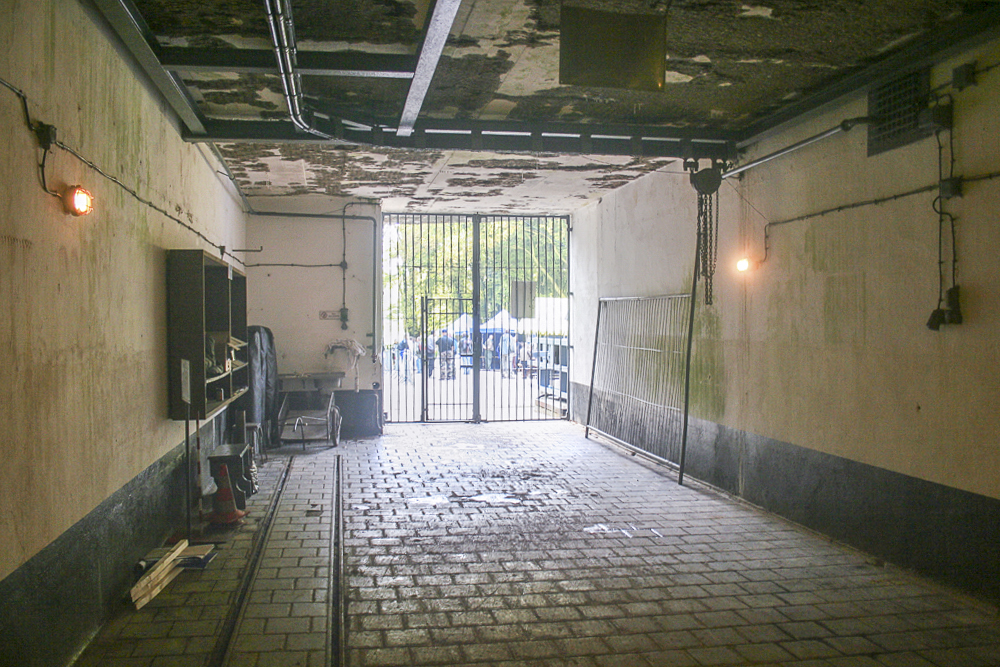 Ligne Maginot - GALGENBERG - A15 - (Ouvrage d'artillerie) - Entrée munitions
Hall d'entrée. Vue vers la grille extérieure.
