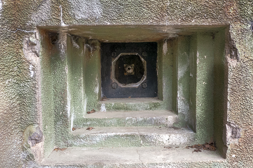 Ligne Maginot - GALGENBERG - A15 - (Ouvrage d'artillerie) - Entrée munitions
Créneau FM de droite
