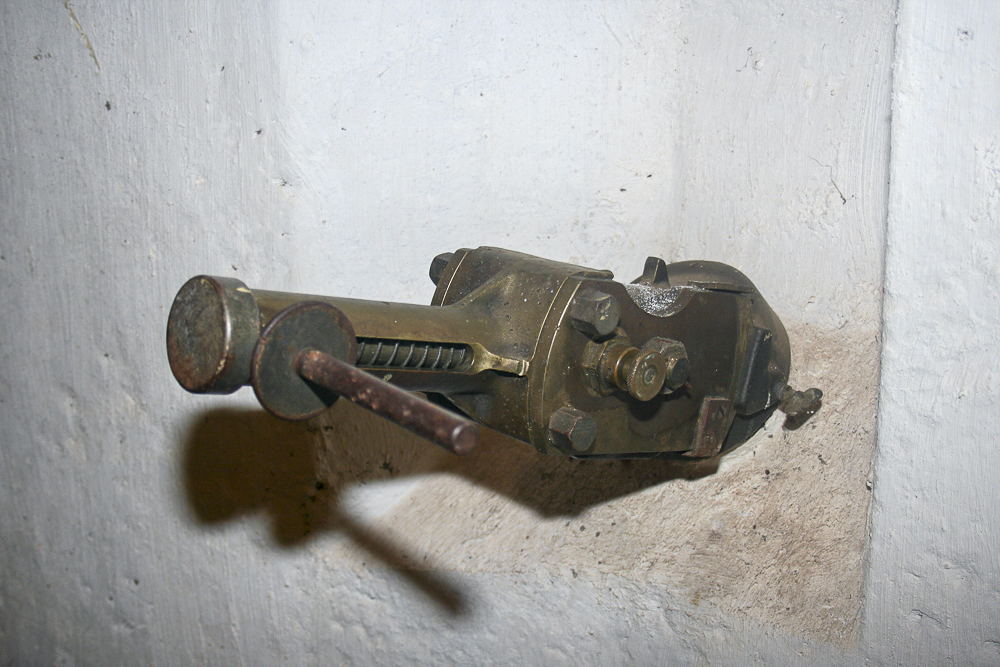 Ligne Maginot - GALGENBERG - A15 - (Ouvrage d'artillerie) - Entrée munitions
Goulotte lance-grenades
