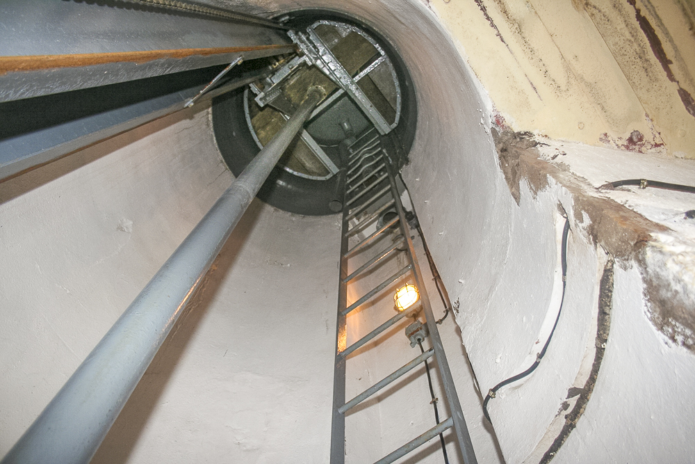 Ligne Maginot - GALGENBERG - A15 - (Ouvrage d'artillerie) - Entrée munitions
Intérieur de la cloche GFM de gauche