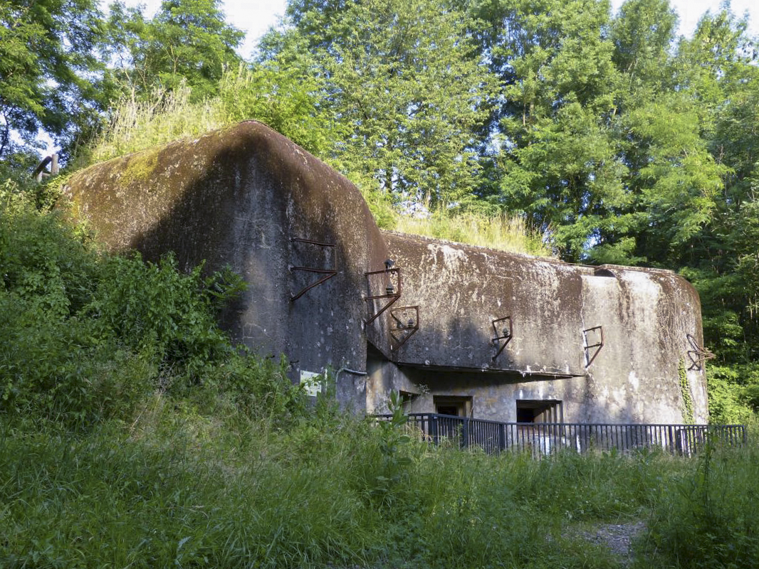 Ligne Maginot - GALGENBERG - A15 - (Ouvrage d'artillerie) - Entrée des hommes
Vue du coté gauche