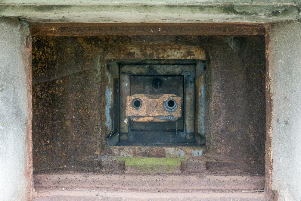 Ligne Maginot - GALGENBERG - A15 - (Ouvrage d'artillerie) - Entrée des hommes
Créneau pour jumelage Reibel - Michel Teiten