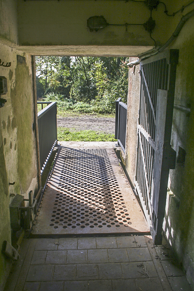 Ligne Maginot - GALGENBERG - A15 - (Ouvrage d'artillerie) - Entrée des hommes
Grille d'entrée et passerelle au-dessus du fossé diamant