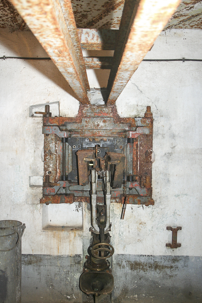 Ligne Maginot - GALGENBERG - A15 - (Ouvrage d'artillerie) - Entrée des hommes
Créneau JM / AC47 avec jumelage en position
