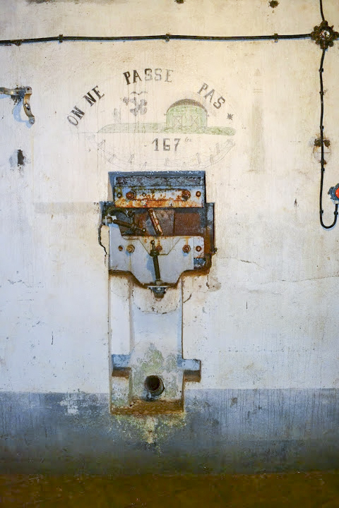 Ligne Maginot - GALGENBERG - A15 - (Ouvrage d'artillerie) - Entrée des hommes
Dessin mural au dessus du créneau pour FM de façade