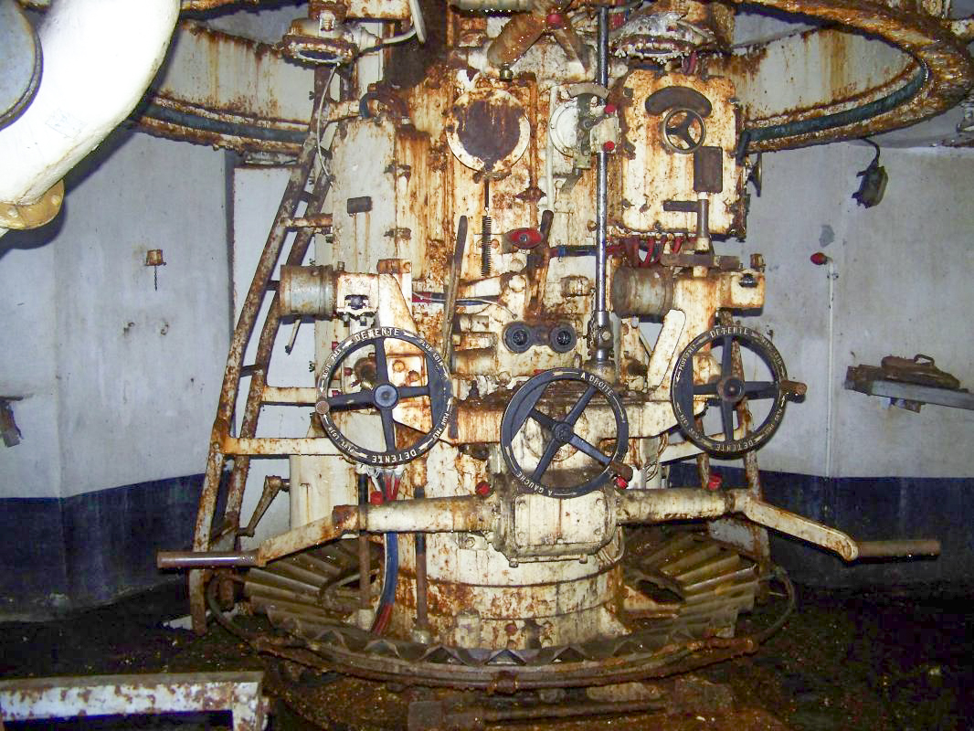 Ligne Maginot - GALGENBERG - A15 - (Ouvrage d'artillerie) - Bloc 4
Etage intermédiaire de la tourelle de 81
Poste de pointage  