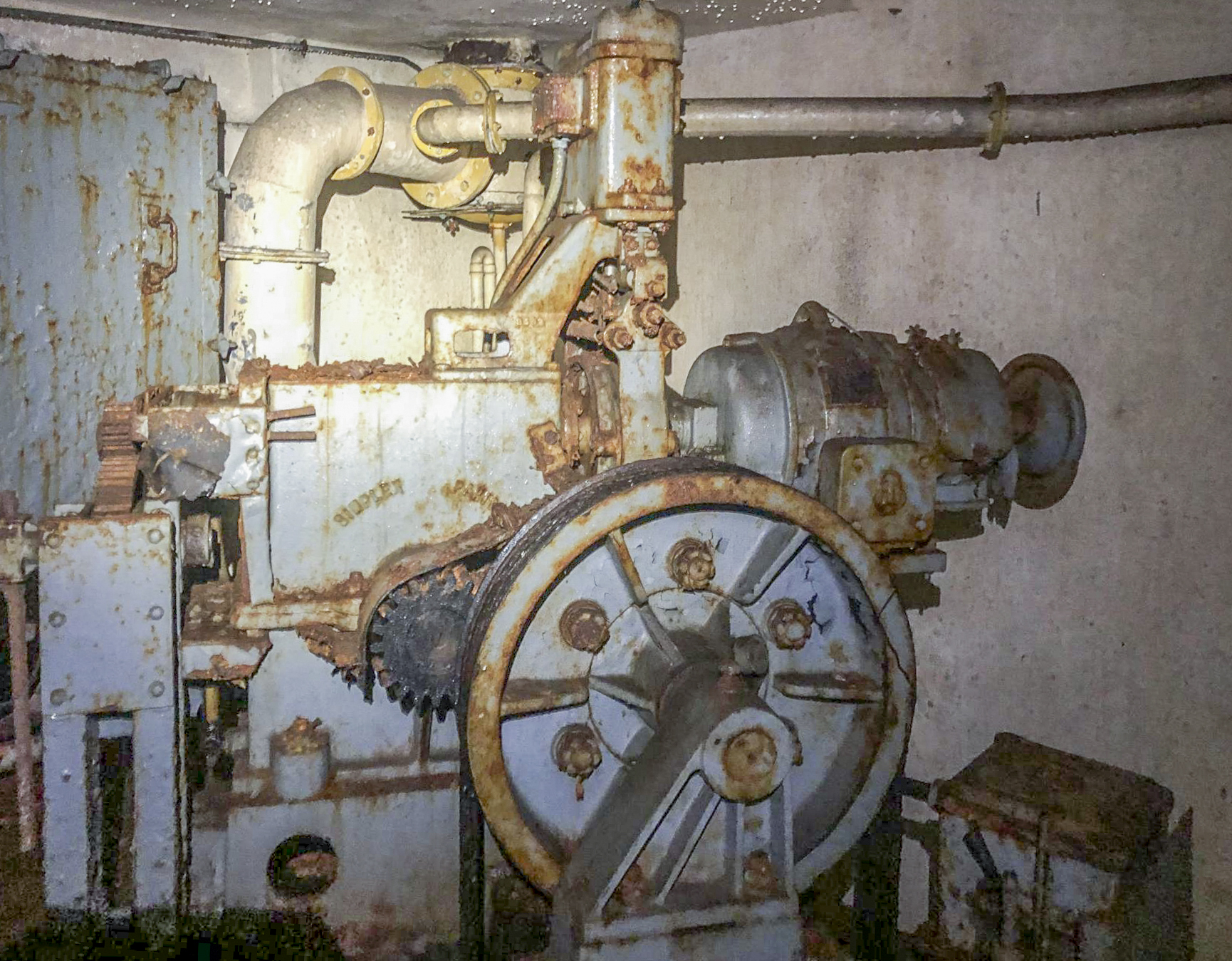 Ligne Maginot - GALGENBERG - A15 - (Ouvrage d'artillerie) - Bloc 4
Etage supérieur
Moteur du monte-charge SIMPLEX modèle L - Louis Zenner