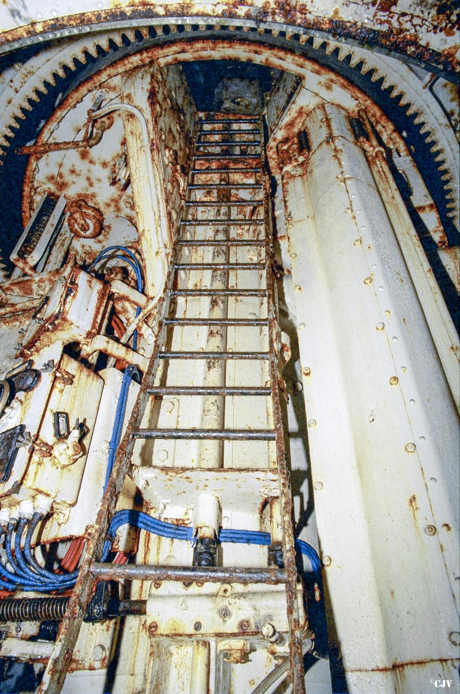Ligne Maginot - GALGENBERG - A15 - (Ouvrage d'artillerie) - Bloc 4
Etage intermédiaire de la tourelle de 81
Echelle d'accès à la chambre de tir