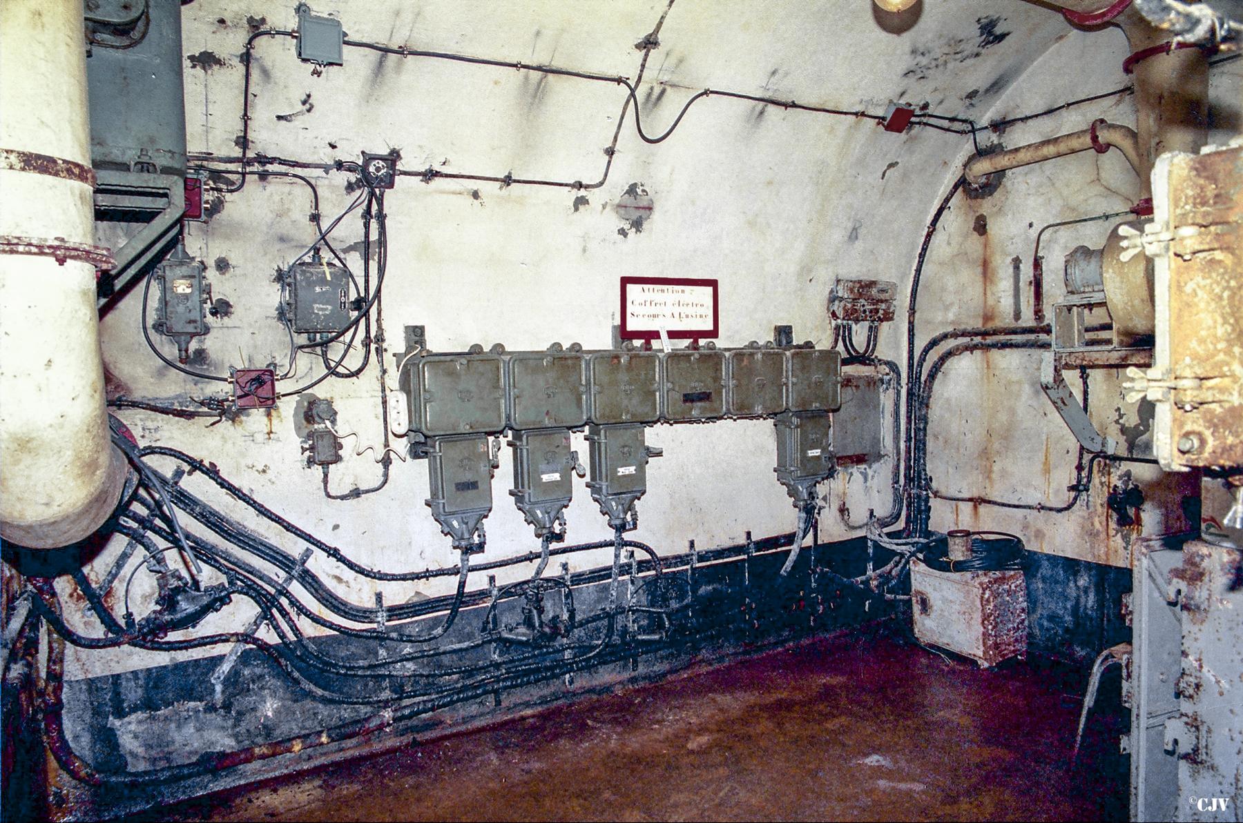 Ligne Maginot - GALGENBERG - A15 - (Ouvrage d'artillerie) - Bloc 4
Local technique au pied du bloc - Lia VERMEULEN