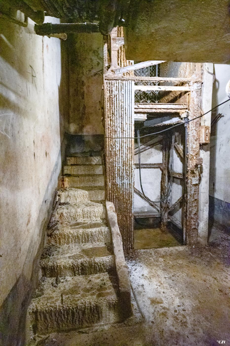 Ligne Maginot - GALGENBERG - A15 - (Ouvrage d'artillerie) - Bloc 5
L'escalier - Lia VERMEULEN