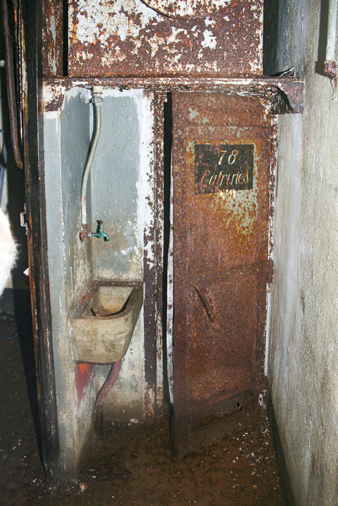 Ligne Maginot - GALGENBERG - A15 - (Ouvrage d'artillerie) - Bloc 6
Etage inférieur
Local 78 : latrines