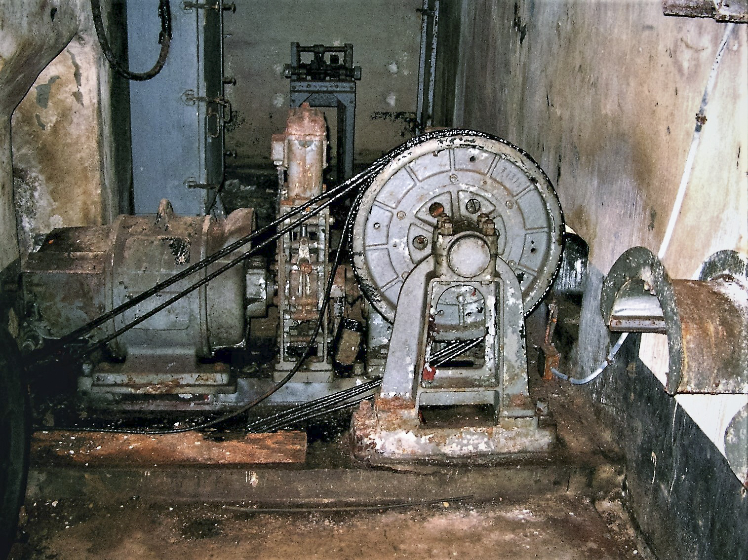 Ligne Maginot - GALGENBERG - A15 - (Ouvrage d'artillerie) - Bloc 6
Moteur et treuil du monte-charge Baudet Donon Roussel