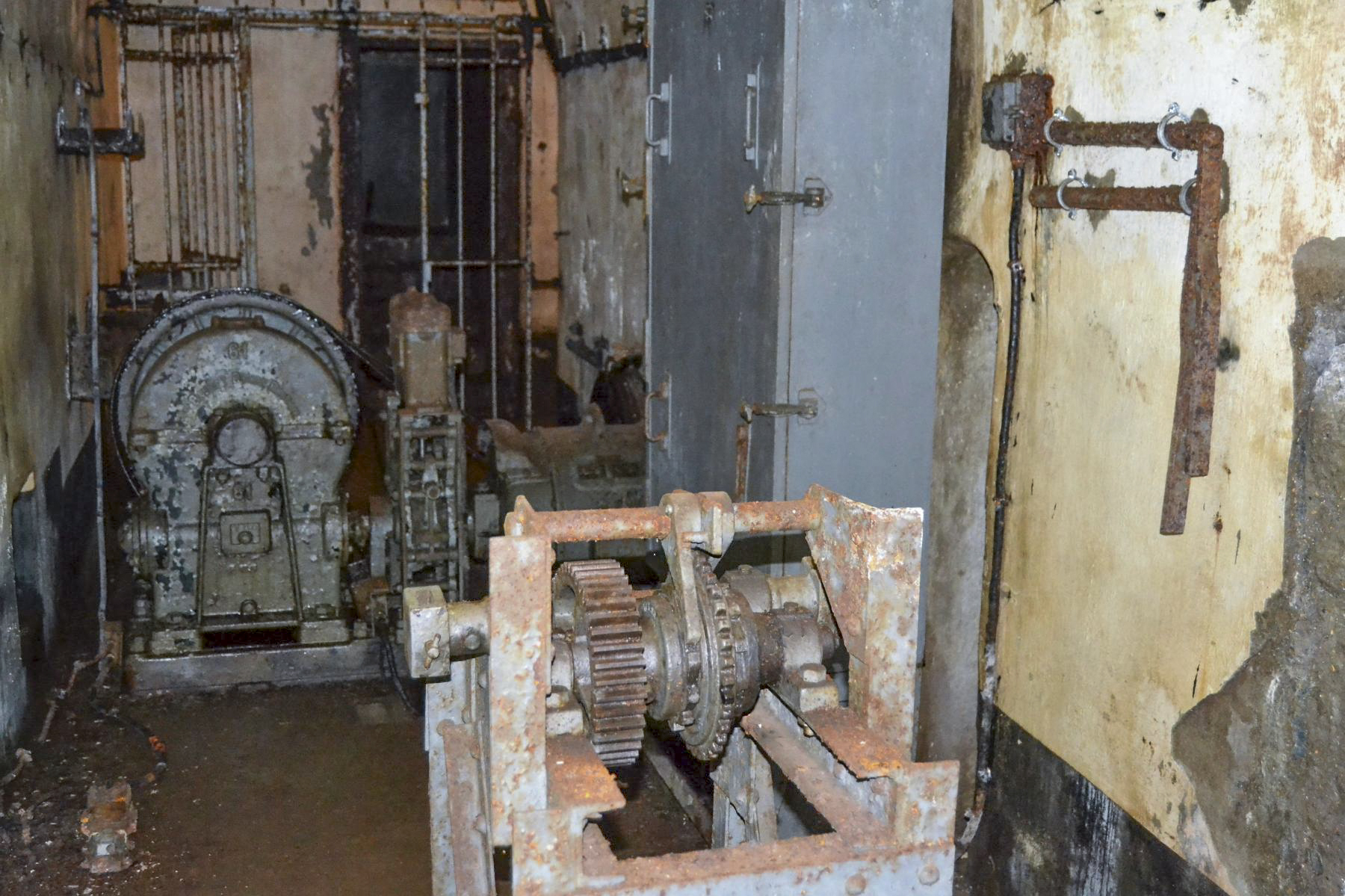 Ligne Maginot - GALGENBERG - A15 - (Ouvrage d'artillerie) - Bloc 6
Commande de secours du monte-charge pour la manœuvre à bras en cas de coupure de l'électricité