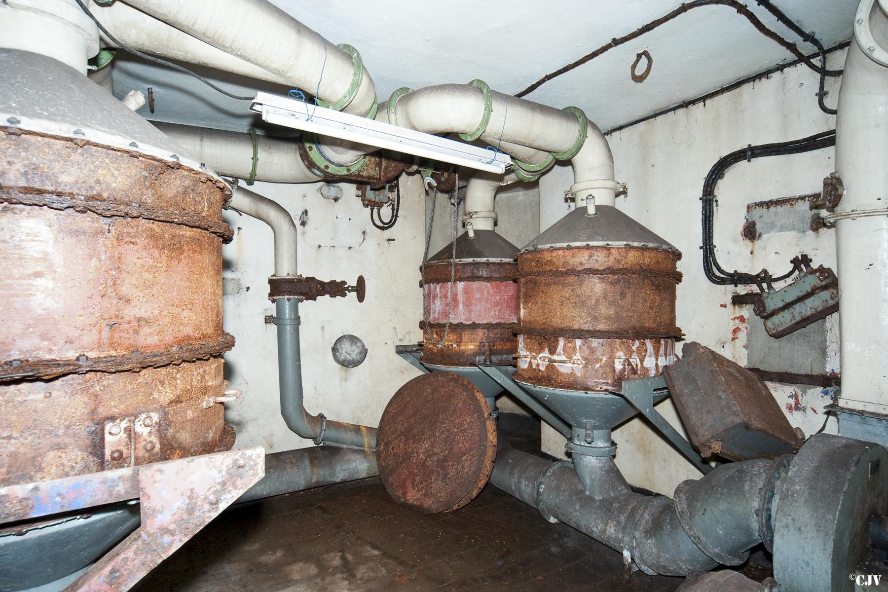 Ligne Maginot - GALGENBERG - A15 - (Ouvrage d'artillerie) - Bloc 6
Etage inférieur
Local des filtres et ventilateurs - Lia VERMEULEN