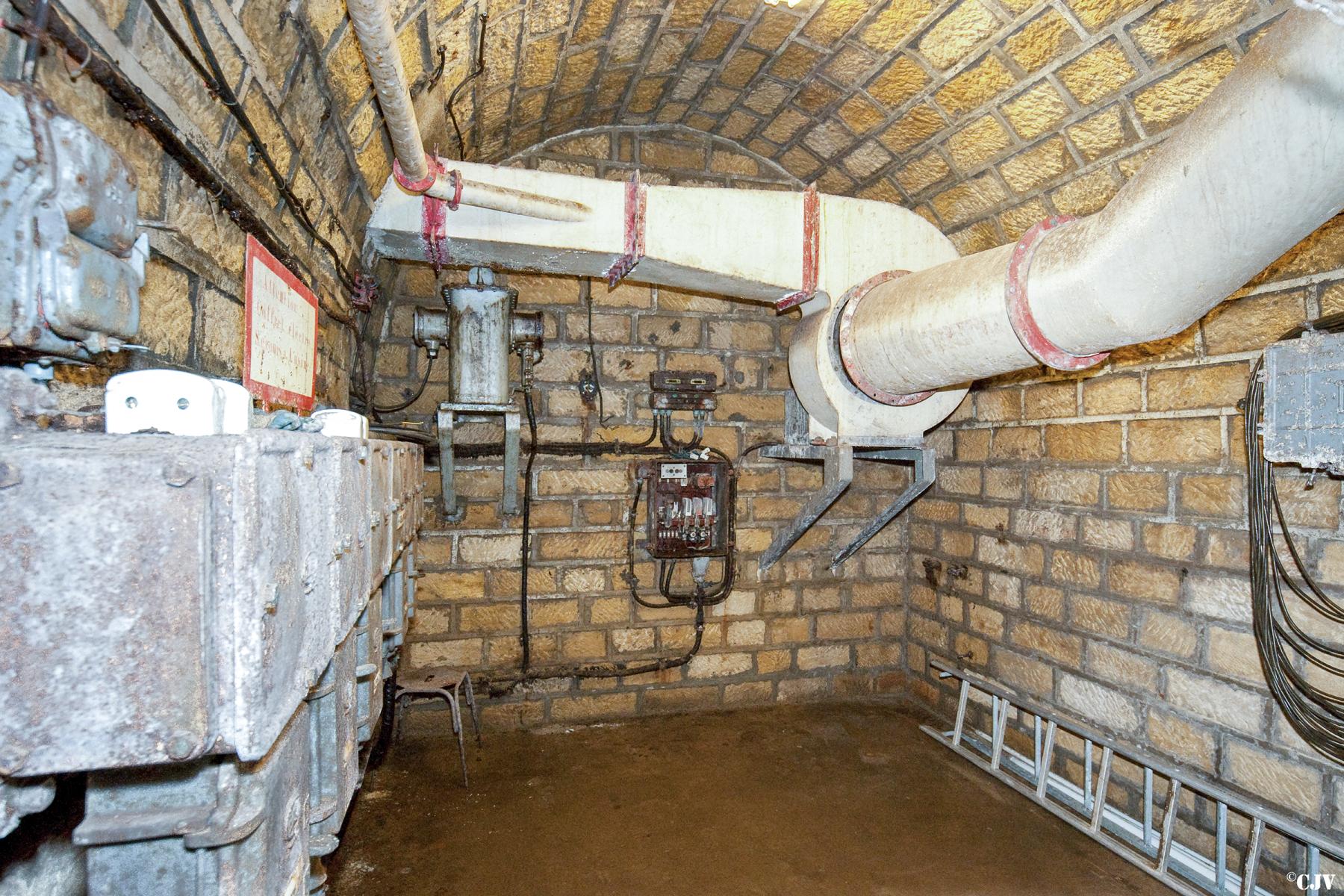 Ligne Maginot - GALGENBERG - A15 - (Ouvrage d'artillerie) - Bloc 6
Ventilation air pur au pied du bloc - Lia VERMEULEN