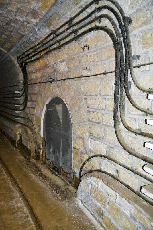 Ligne Maginot - GALGENBERG - A15 - (Ouvrage d'artillerie) - Croisement de la galerie principale et de la galerie menant aux blocs 1 à 4
Bac à sable pour l'incendie ou le locotracteur